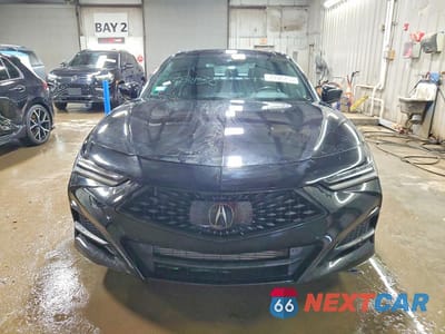 Piąte zdjęcie samochodu w środku: 2022 ACURA TLX TECH A VIN:19UUB6F52NA003597 - miniatura