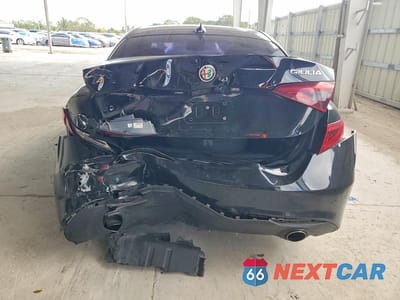 Zdjęcie 6 z 11 samochodu: 2018 ALFA ROMEO GIULIA VIN:ZARFAEBN1J7593122 - miniatura