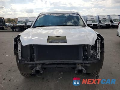 Piąte zdjęcie samochodu w środku: 2019 GMC YUKON XL C1500 SLT VIN:1GKS1GKCXKR389982 - miniatura