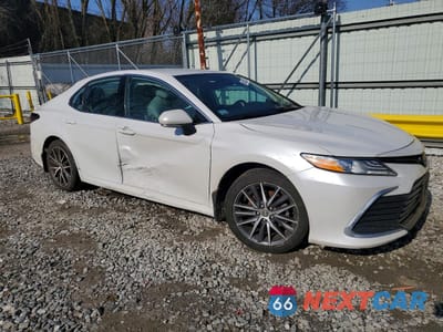 Czwarte zdjęcie samochodu z boku: 2023 TOYOTA CAMRY HYBRID XLE VIN:4T1F31AK9PU617631 - miniatura