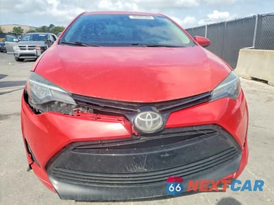 Piąte zdjęcie samochodu w środku: 2018 TOYOTA COROLLA LE VIN:5YFBURHE7JP778918 - miniatura
