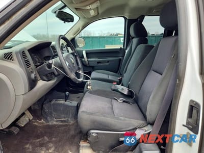 Zdjęcie 7 z 11 samochodu: 2011 CHEVROLET SILVERADO K1500 LS VIN:1GCRKREA2BZ445006 - miniatura