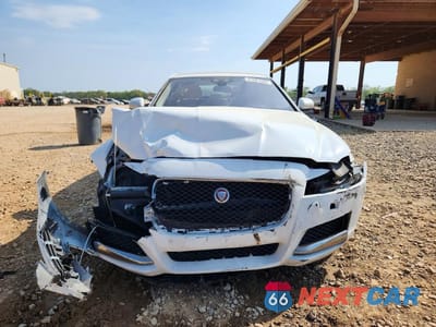 Piąte zdjęcie samochodu w środku: 2018 JAGUAR XF PREMIUM VIN:SAJBD4FX4JCY55651 - miniatura