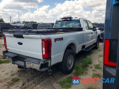 Trzecie zdjęcie samochodu z tyłu: 2025 FORD F350 SUPER DUTY VIN:1FT8X3BA6SED23366 - miniatura