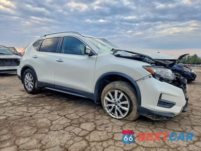 Czwarte zdjęcie samochodu z boku: 2019 NISSAN ROGUE SV VIN:5N1AT2MV3KC736781 - miniatura