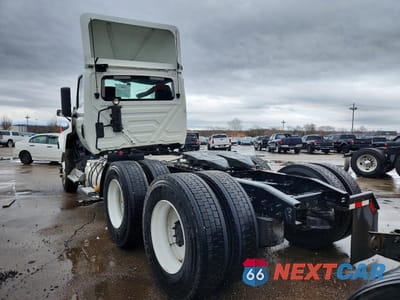 Trzecie zdjęcie samochodu z tyłu: 2025 INTERNATIONAL LT62F SEMI TRUCK VIN:3HSDZTZR2SN152423 - miniatura