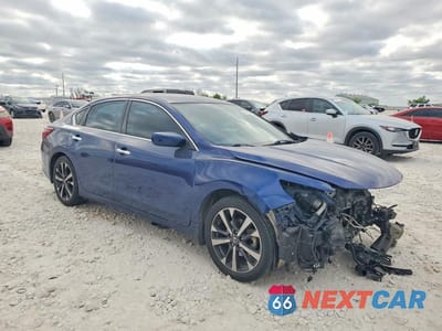 Czwarte zdjęcie samochodu z boku: 2017 NISSAN ALTIMA 2.5 SR VIN:1N4AL3AP3HN312150 - miniatura