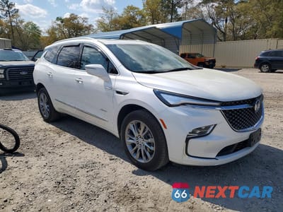 Czwarte zdjęcie samochodu z boku: 2023 BUICK ENCLAVE AVENIR VIN:5GAERDKW5PJ161096 - miniatura