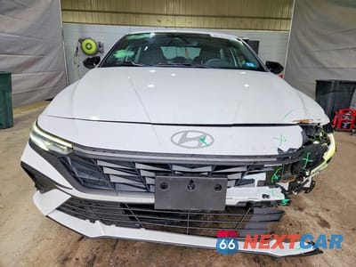 Piąte zdjęcie samochodu w środku: 2025 HYUNDAI ELANTRA SEL SPORT VIN:KMHLM4DG5SU890163 - miniatura