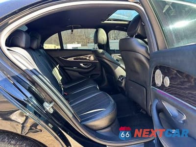 Piąte zdjęcie samochodu w środku: 2017 MERCEDES-BENZ E 300 4MATIC VIN:WDDZF4KBXHA053876 - miniatura