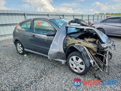 Czwarte zdjęcie samochodu z boku: 2002 FORD FOCUS ZX3 VIN:3FAFP31322R228672 - miniatura