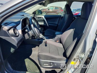 Zdjęcie 7 z 12 samochodu: 2018 TOYOTA RAV4 XLE VIN:JTMRFREV3JJ237947 - miniatura