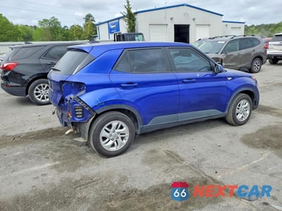 Trzecie zdjęcie samochodu z tyłu: 2022 HYUNDAI VENUE SE VIN:KMHRB8A32NU197337 - miniatura