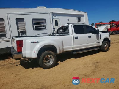 Trzecie zdjęcie samochodu z tyłu: 2021 FORD F350 SUPER DUTY VIN:1FT8W3DT2MED76991 - miniatura