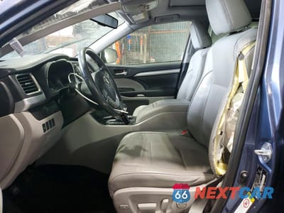 Zdjęcie 7 z 14 samochodu: 2016 TOYOTA HIGHLANDER XLE VIN:5TDJKRFH4GS505188 - miniatura