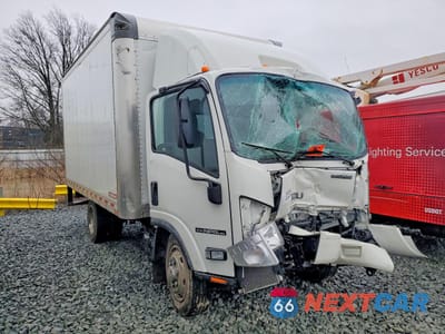 Czwarte zdjęcie samochodu z boku: 2021 ISUZU NPR HD BOX TRUCK VIN:54DC4W1D1MS209078 - miniatura