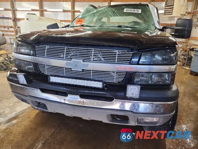 Piąte zdjęcie samochodu w środku: 2004 CHEVROLET SILVERADO K1500 VIN:1GCEK19T74E104707 - miniatura