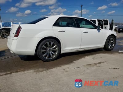 Trzecie zdjęcie samochodu z tyłu: 2014 CHRYSLER 300 S VIN:2C3CCABG0EH373230 - miniatura