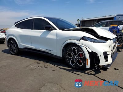 Czwarte zdjęcie samochodu z boku: 2023 FORD MUSTANG MACH-E GT VIN:3FMTK4SE8PMB00602 - miniatura