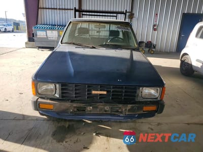 Piąte zdjęcie samochodu w środku: 1985 TOYOTA PICKUP SR5 VIN:JT4RN56S2F5033527 - miniatura
