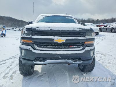 Piąte zdjęcie samochodu w środku: 2018 CHEVROLET SILVERADO K1500 LT VIN:1GCVKREC1JZ301073 - miniatura
