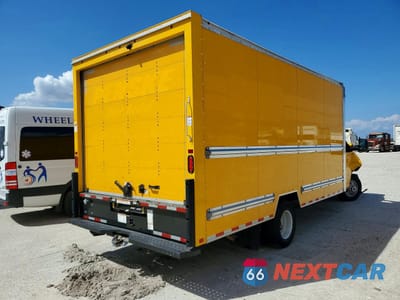 Trzecie zdjęcie samochodu z tyłu: 2022 GMC SAVANA BOX TRUCK VIN:7GZ37TC73NN001711 - miniatura