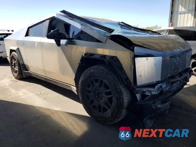 Czwarte zdjęcie samochodu z boku: 2024 TESLA CYBERTRUCK VIN:7G2CEHED0RA016281 - miniatura