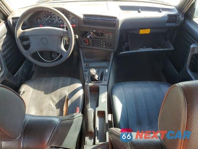 Zdjęcie 8 z 12 samochodu: 1991 BMW 318 I VIN:WBAAJ9317MEJ05747 - miniatura