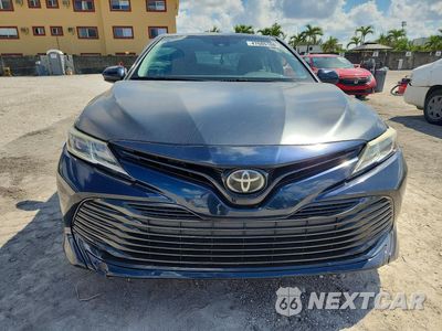 Piąte zdjęcie samochodu w środku: 2020 TOYOTA CAMRY LE VIN:4T1C11AK5LU900742 - miniatura