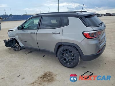 Drugie zdjęcie samochodu z przodu: 2022 JEEP COMPASS LATITUDE VIN:3C4NJDBB4NT228618 - miniatura