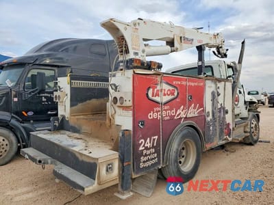 Czwarte zdjęcie samochodu z boku: 2018 INTERNATIONAL 4300 UTILITY / SERVICE TRUCK VIN:1HTMMMML5JH350229 - miniatura