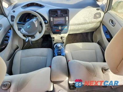 Zdjęcie 8 z 12 samochodu: 2011 NISSAN LEAF SV VIN:JN1AZ0CP8BT008452 - miniatura