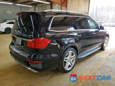 Trzecie zdjęcie samochodu z tyłu: 2015 MERCEDES-BENZ GL 550 4MATIC VIN:4JGDF7DE5FA551229 - miniatura