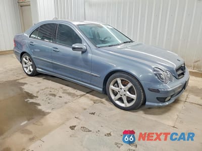Czwarte zdjęcie samochodu z boku: 2007 MERCEDES-BENZ C 230 VIN:WDBRF52H27F896720 - miniatura