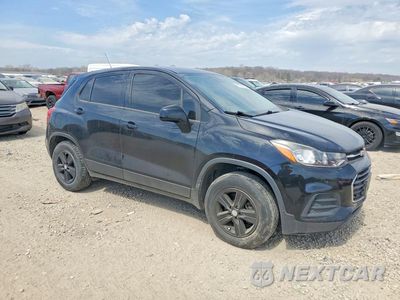 Czwarte zdjęcie samochodu z boku: 2018 CHEVROLET TRAX LS VIN:3GNCJNSB1JL197682 - miniatura
