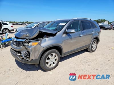 2011 KIA SORENTO LX 5XYKT4A18BG103016 - główne zdjęcie licytacji z USA - miniatura