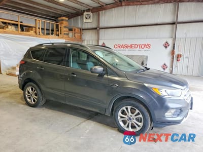 Czwarte zdjęcie samochodu z boku: 2018 FORD ESCAPE SE VIN:1FMCU9GD2JUC46987 - miniatura