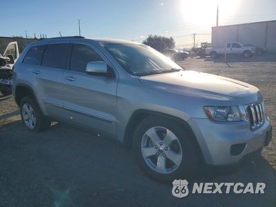 Czwarte zdjęcie samochodu z boku: 2013 JEEP GRAND CHEROKEE LAREDO VIN:1C4RJEAGXDC620971 - miniatura