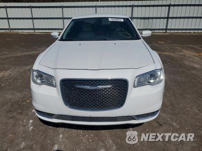 Piąte zdjęcie samochodu w środku: 2017 CHRYSLER 300 LIMITED VIN:2C3CCAAGXHH646471 - miniatura