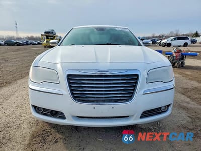 Piąte zdjęcie samochodu w środku: 2014 CHRYSLER 300C 4DR VIN:2C3CCAEG6EH228432 - miniatura