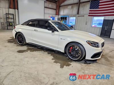 Czwarte zdjęcie samochodu z boku: 2017 MERCEDES-BENZ C 63 AMG-S VIN:WDDWK8HB8HF459722 - miniatura