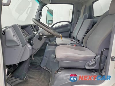 Zdjęcie 7 z 13 samochodu: 2018 ISUZU NPR HD BOX TRUCK VIN:54DC4W1B3JS805769 - miniatura