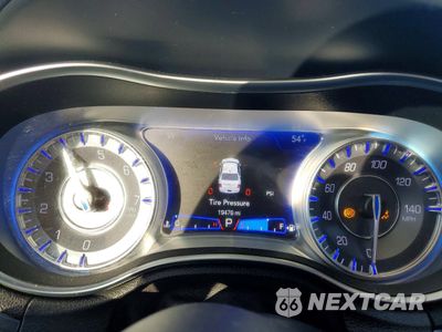 Zdjęcie 9 z 12 samochodu: 2020 CHRYSLER 300 TOURING VIN:2C3CCAAGXLH164379 - miniatura