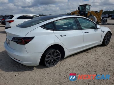 Trzecie zdjęcie samochodu z tyłu: 2022 TESLA MODEL 3 VIN:5YJ3E1EA9NF357045 - miniatura