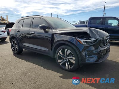 Czwarte zdjęcie samochodu z boku: 2024 VOLVO XC40 PLUS VIN:YV4L12UL4R2361076 - miniatura