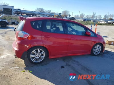 Trzecie zdjęcie samochodu z tyłu: 2011 HONDA FIT SPORT VIN:JHMGE8H63BC000078 - miniatura