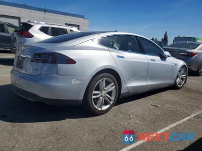 Trzecie zdjęcie samochodu z tyłu: 2015 TESLA MODEL S VIN:5YJSA1E26FF113287 - miniatura