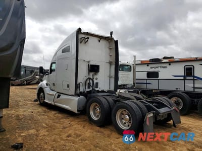 Trzecie zdjęcie samochodu z tyłu: 2019 KENWORTH T680 SEMI TRUCK VIN:1XKYDP9X9KJ241637 - miniatura