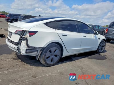 Trzecie zdjęcie samochodu z tyłu: 2023 TESLA MODEL 3 VIN:5YJ3E1EA5PF458215 - miniatura