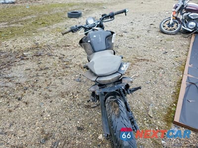 Czwarte zdjęcie samochodu z boku: 2023 KTM 200 DUKE VIN:MD2JPC409PC020973 - miniatura